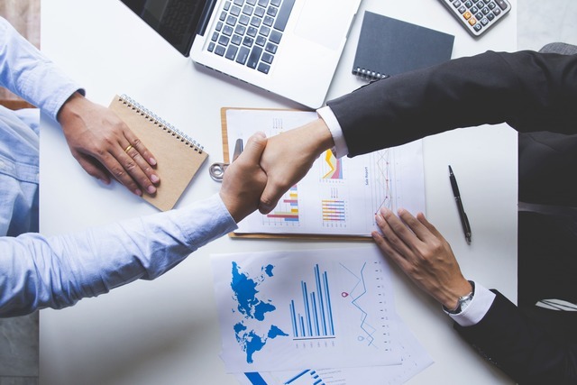 BtoBマーケティングを外注パートナーの見つけ方とは？メリット、デメリットと事例を紹介